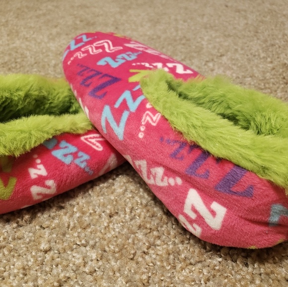Slippers - Picture 1 of 3